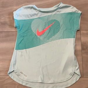 Girls Nike dri fit t shirt. Size xs